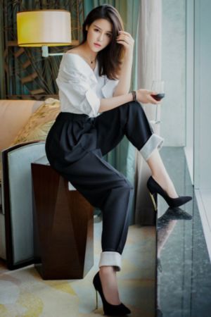 精品黑色高跟鞋一区_高清免费在线观看